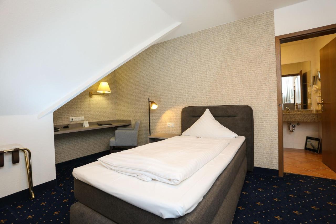 Hotel Zur Linde Kirchlinteln Esterno foto